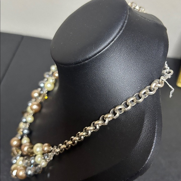 Elegant Multi-Color Faux Pearl Silver Tone Layered Beaded Necklace - Picture 4 of 8